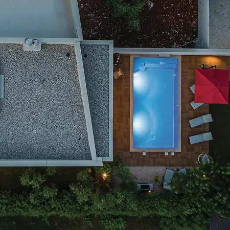 Cozy In Cervar With Sauna Porec