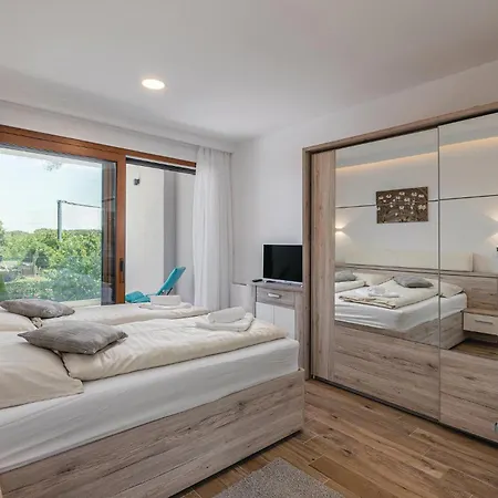 Cozy In Cervar With Sauna Vikendica Porec