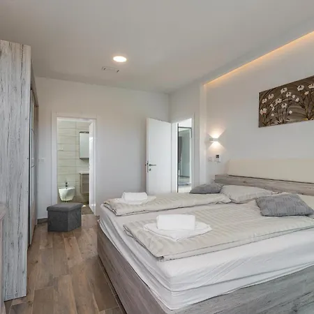 Cozy In Cervar With Sauna Porec