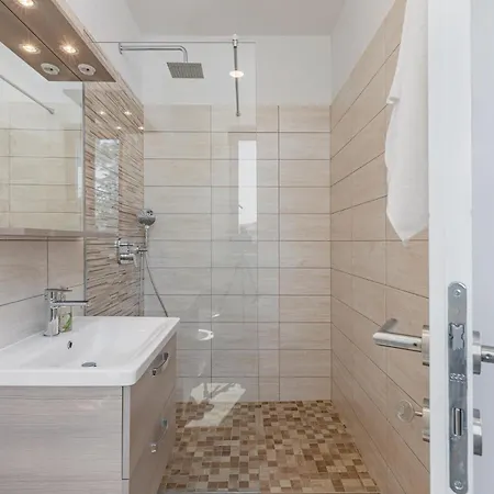 Cozy In Cervar With Sauna