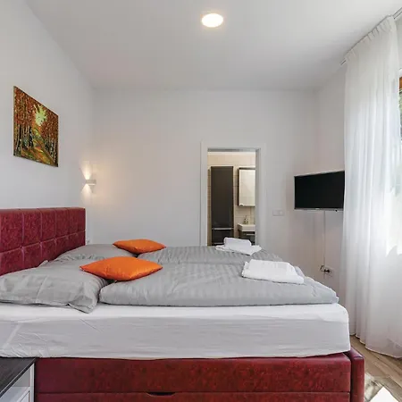 Cozy In Cervar With Sauna Porec