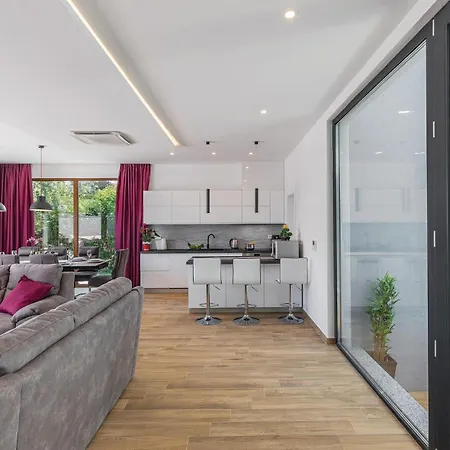 Vikendica Cozy In Cervar With Sauna