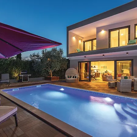 Holiday home Cozy In Cervar With Sauna Porec