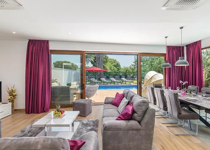 Cozy In Cervar With Sauna 別荘 ポレッチ