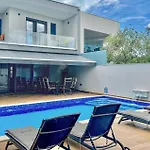 בית נופש Cozy In Cervar With Sauna *