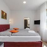 Cozy In Cervar With Sauna פורץ