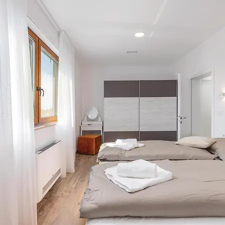 Cozy In Cervar With Sauna * Poreč