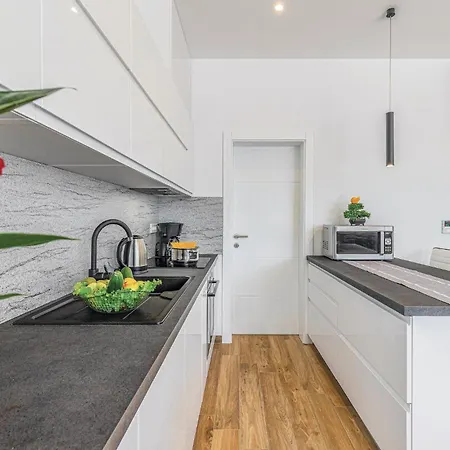 Cozy In Cervar With Sauna Poreč